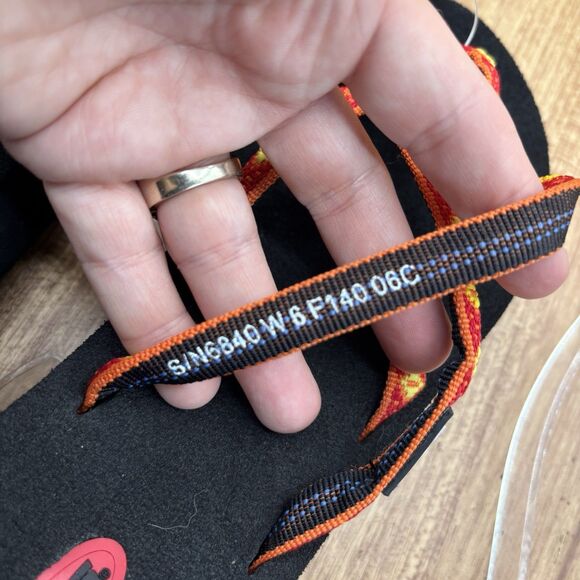 TEVA OLOWAHU RED SHAWL MUSH SANDALS FLIP FLOPS SIZE 6 WOMEN’S NEW WITH TAGS - Picture 9 of 11